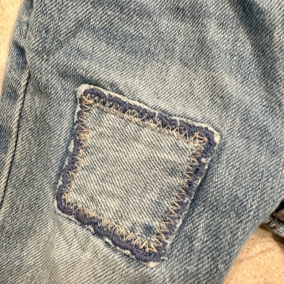 Zara babygirl destroyed jeans 3/6 mo - Picture 3 of 5